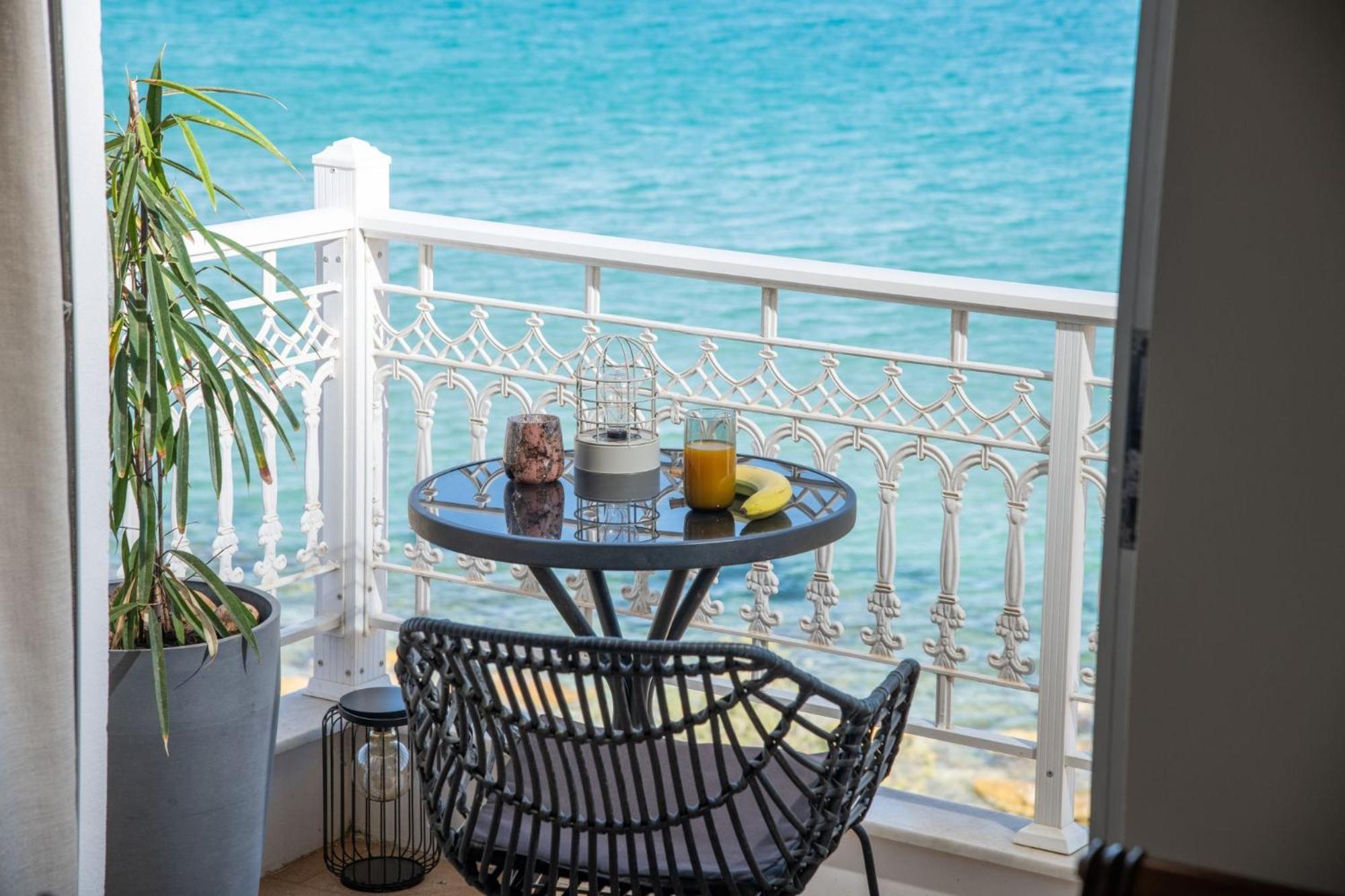 Mare Nostrum Seafront Apartment, By Zantewize Exterior foto